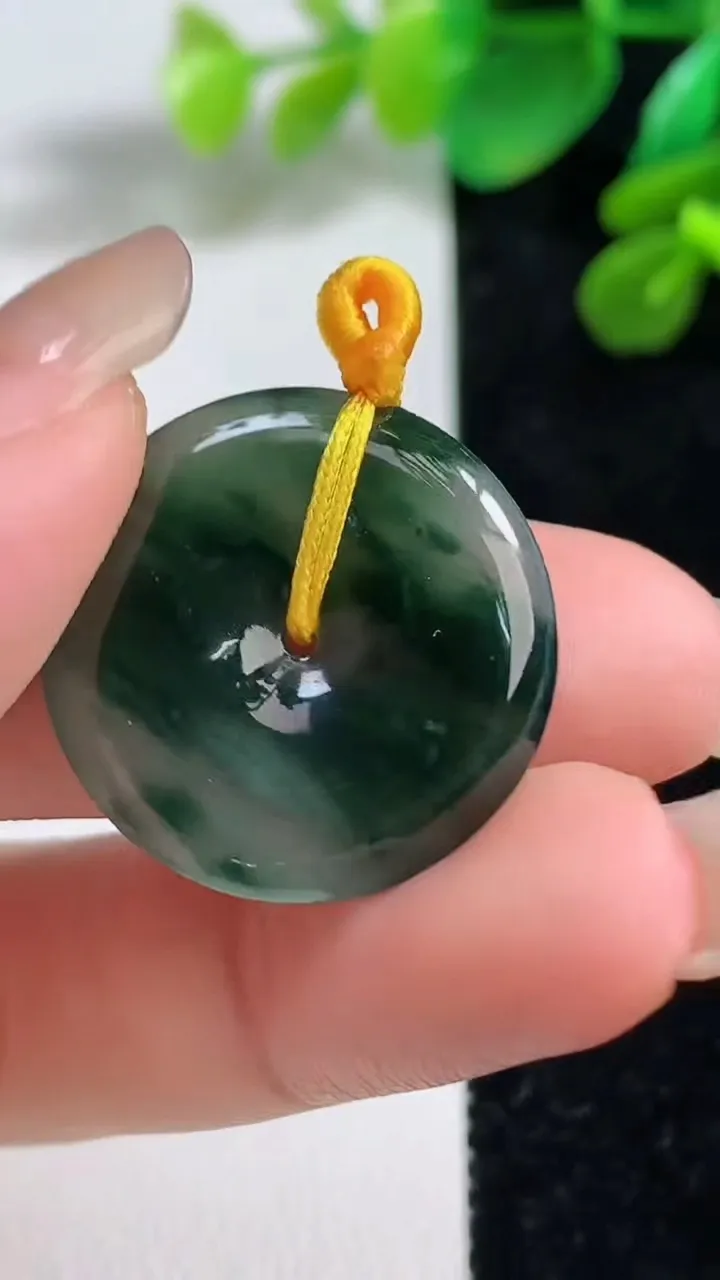 天然A货翡翠冰种飘花平安扣吊坠，尺寸24-3.8，重量:4.95g
9月7日