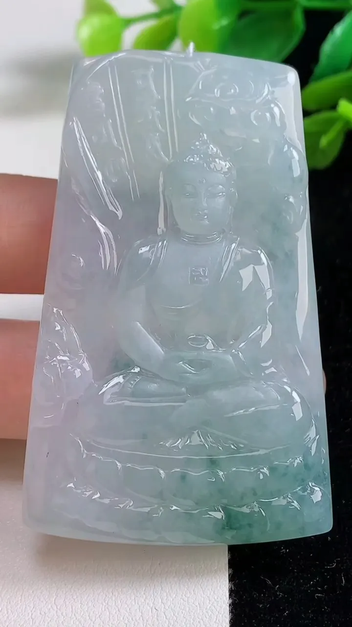 天然A货翡翠冰种飘花大日如来吊坠，尺寸63-38.5-6，重量:34.52g
9月7日