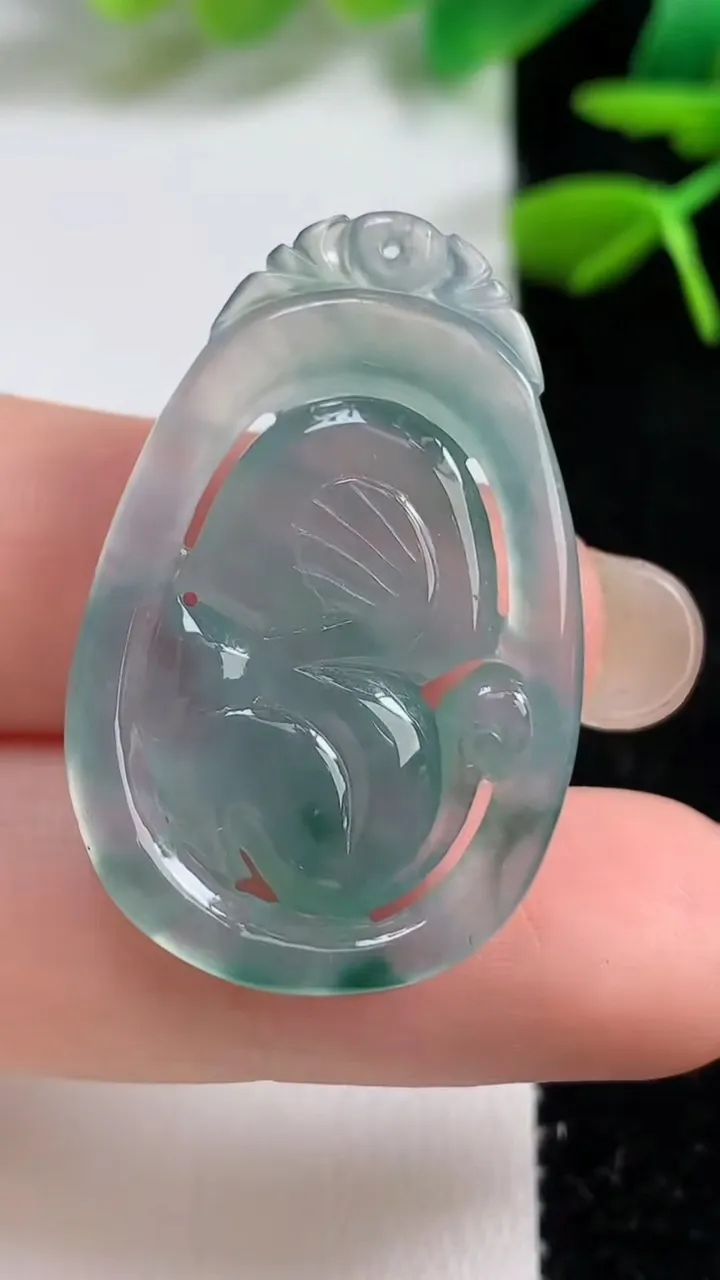 天然A货翡翠冰种飘花生肖猴吊坠，尺寸33.2-21.7-1.6，重:5.64g
9月7日