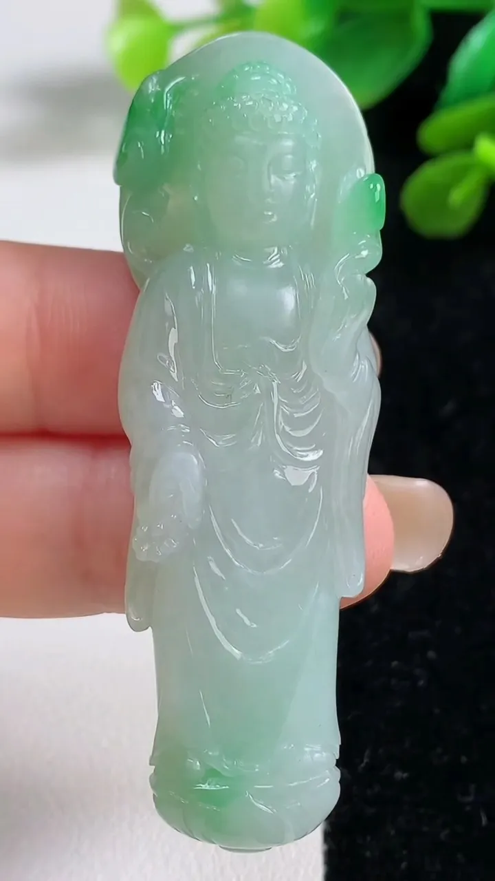 天然A货翡翠阿尼陀佛吊坠，尺寸62-18.8-6.2，重量:20.22g
9月7日