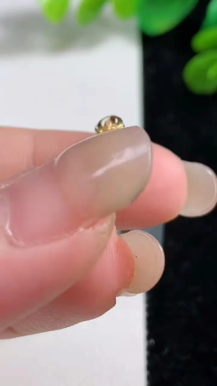 天然A货翡翠葫芦吊坠，尺寸19-15.4-5.6，重量:3.17g
9月7日