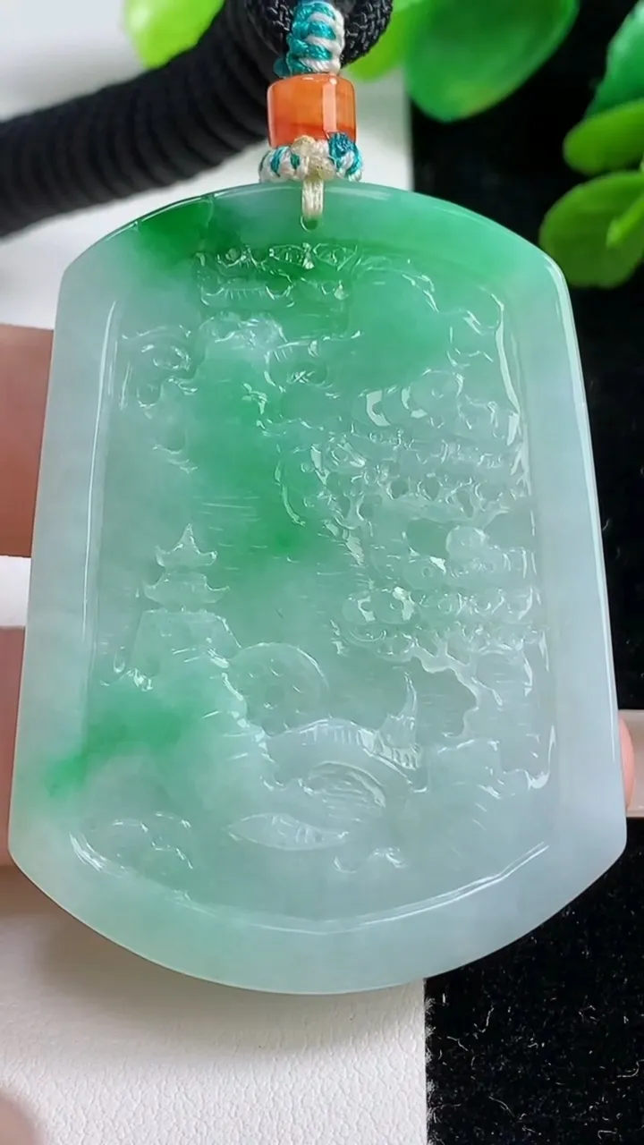 天然A货翡翠山水牌吊坠，尺寸53.3-40.4-5.3，重量:31.36g
9月7日