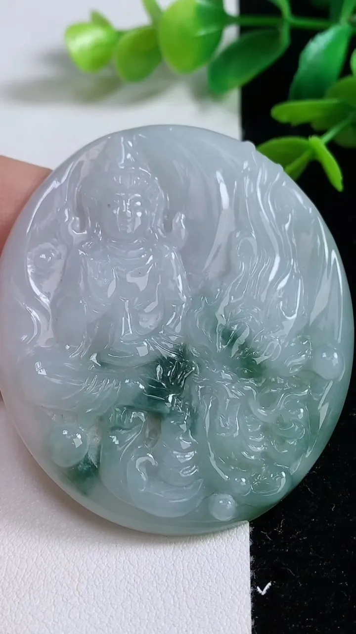 天然A货翡翠飘花文殊菩萨吊坠，尺寸58-51-6，重:34.47g
9月7日