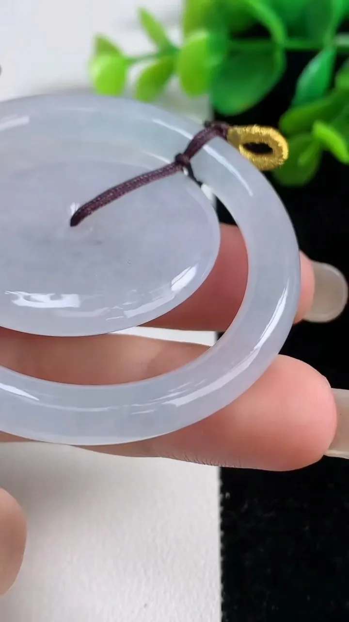 天然A货翡翠母子平安扣吊坠，尺寸54.5-5.4，重量:34.56g
9月7日