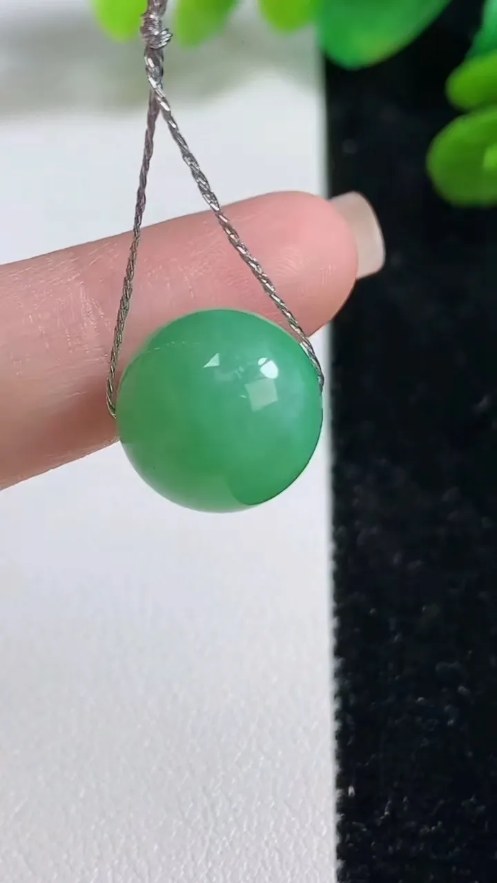 天然A货翡翠圆珠吊坠，尺寸13，重量:3.81g
9月7日