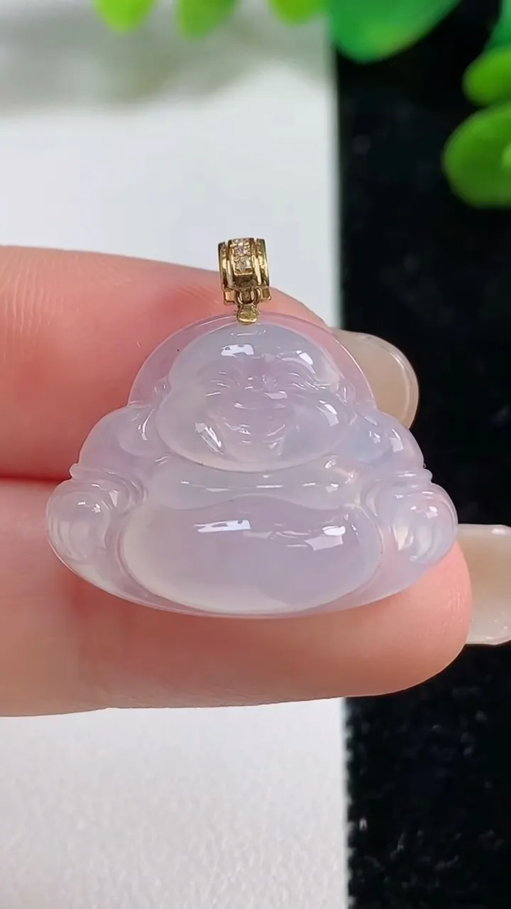 天然A货翡翠种白冰佛公吊坠，尺寸18.8-24.8-6.4，重量:4.57g
9月7日