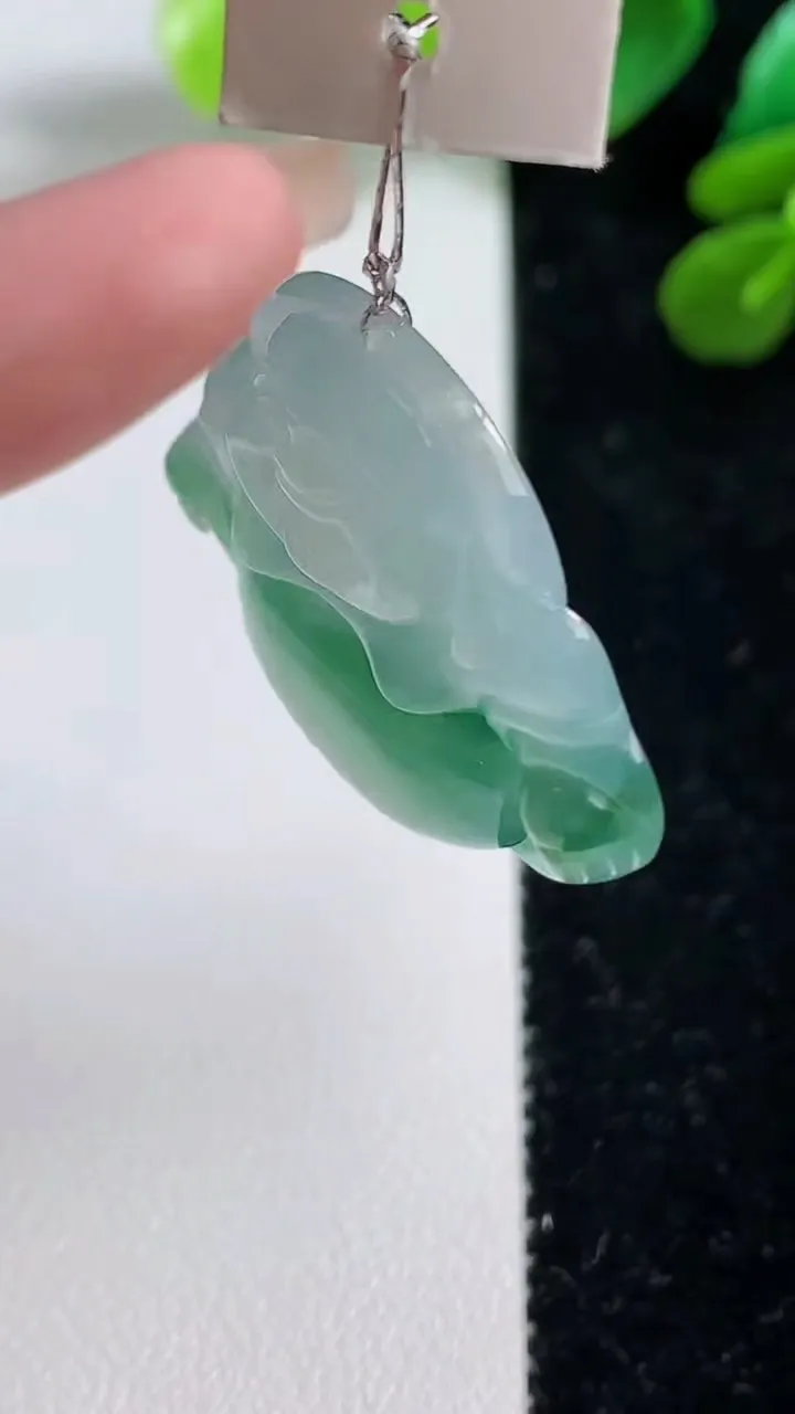 天然A货翡翠佛公吊坠，尺寸27-32-6.2，重量:8.50g
9月7日