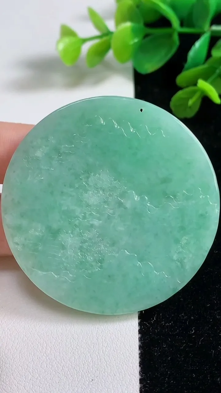 天然A货翡翠山水牌吊坠，尺寸53.5-5.2，重量:34.21g
9月7日