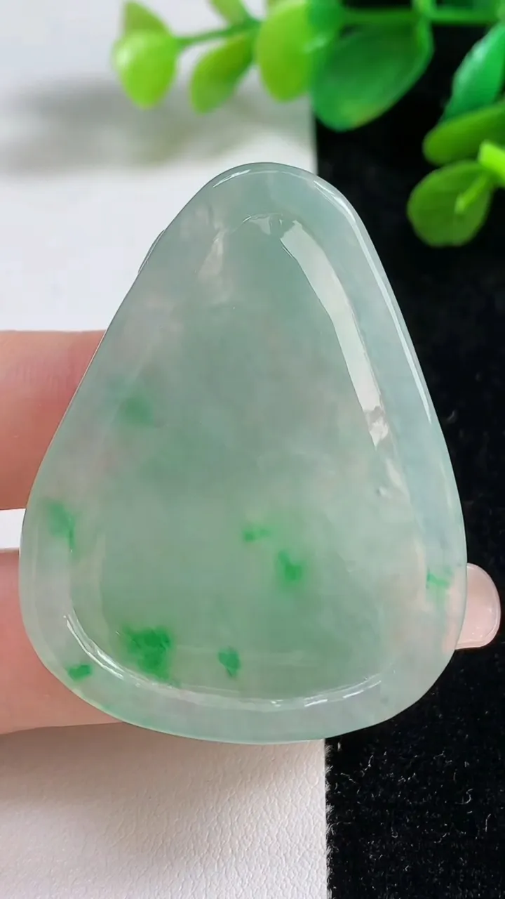 天然A货翡翠普贤菩萨吊坠，尺寸48.2-37.8-6，重量:18.03g
9月7日