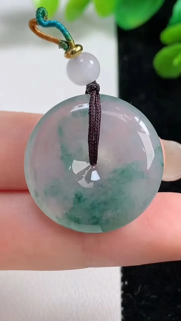 天然A货翡翠冰种飘花平安扣吊坠，尺寸26-6，重量:8.82g
9月7日