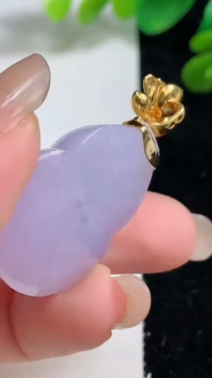 天然A货翡翠18k金紫罗兰葫芦吊坠，尺寸30.4-24.2-13.4，重量:17.39g
9月7日