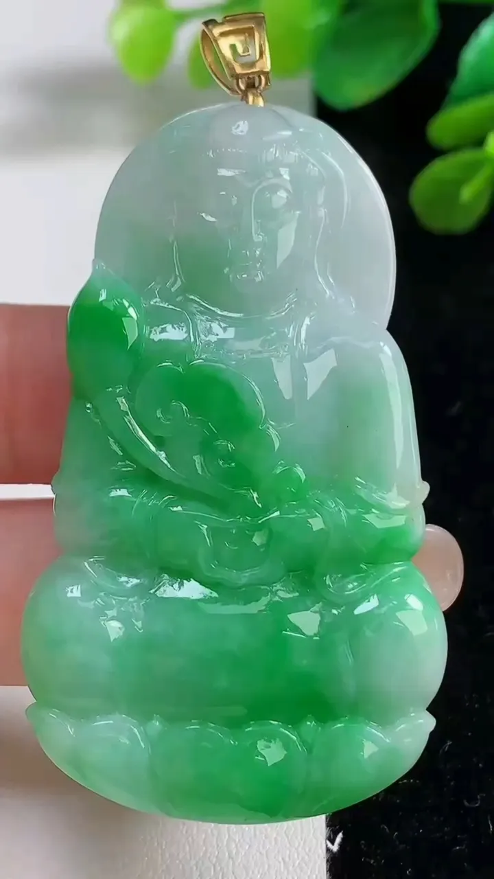 天然A货翡翠观音菩萨吊坠，尺寸58.4-33-5.5，重量:23.35g
9月7日