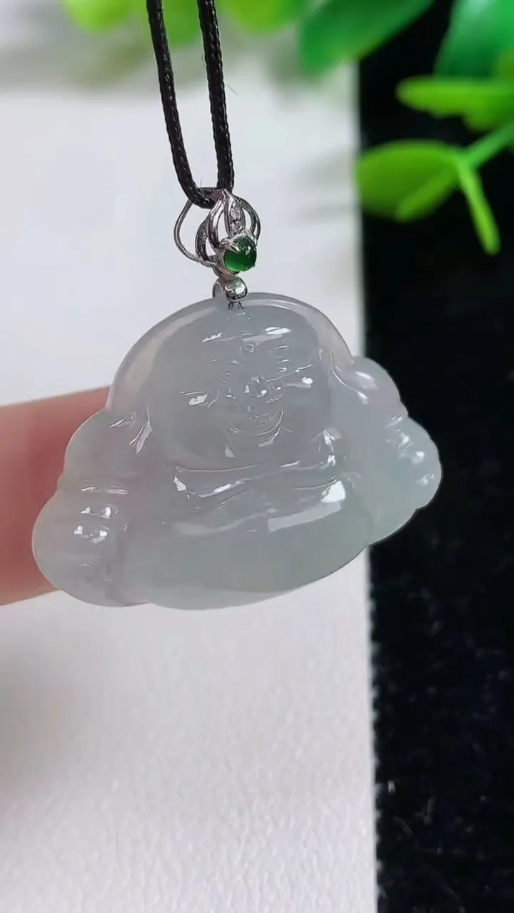 天然A货翡翠种白冰佛公吊坠，尺寸29-22.3-5.6，重:5.85g
9月7日