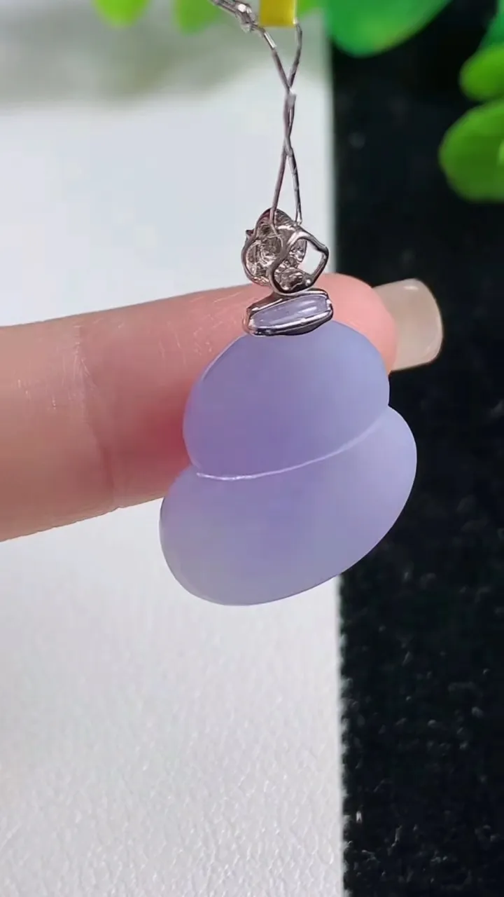 天然A货翡翠18k金紫罗兰葫芦吊坠，尺寸20-18.7-6，重量:5.01g
9月7日