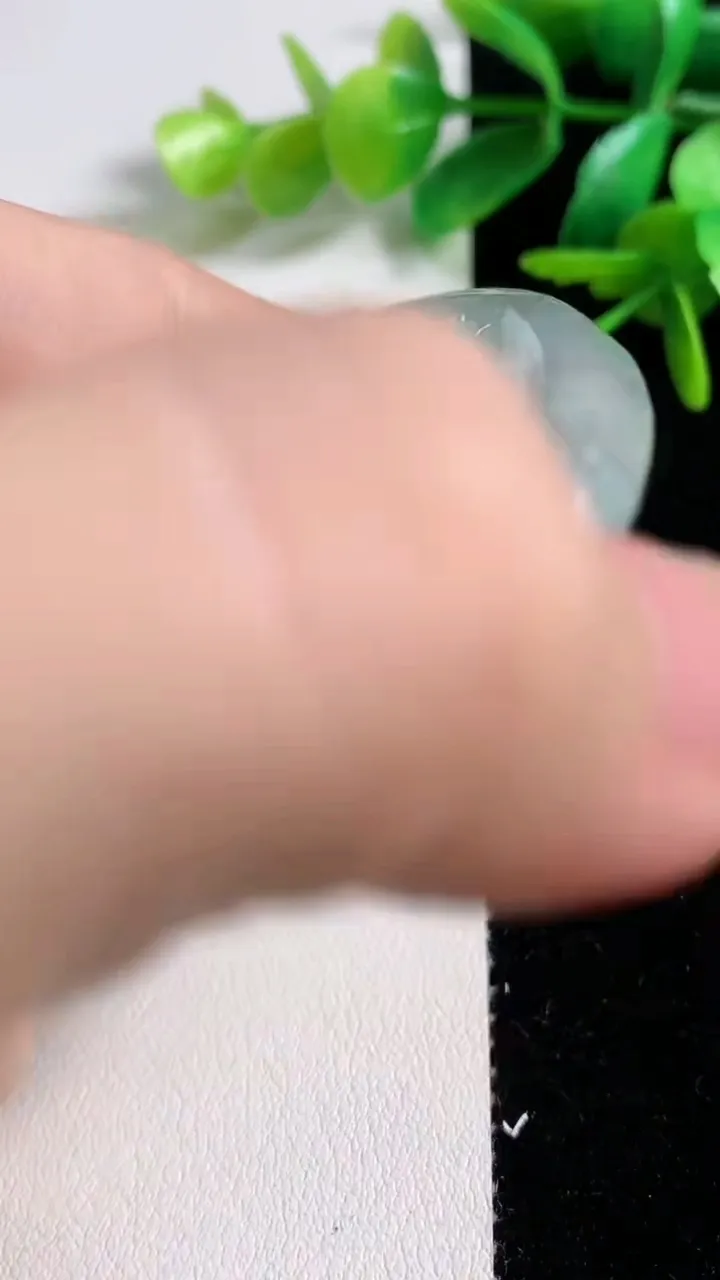 天然A货翡翠乌鸡种大势至观音菩萨吊坠，尺寸55-6.2，重:37.20g
9月7日