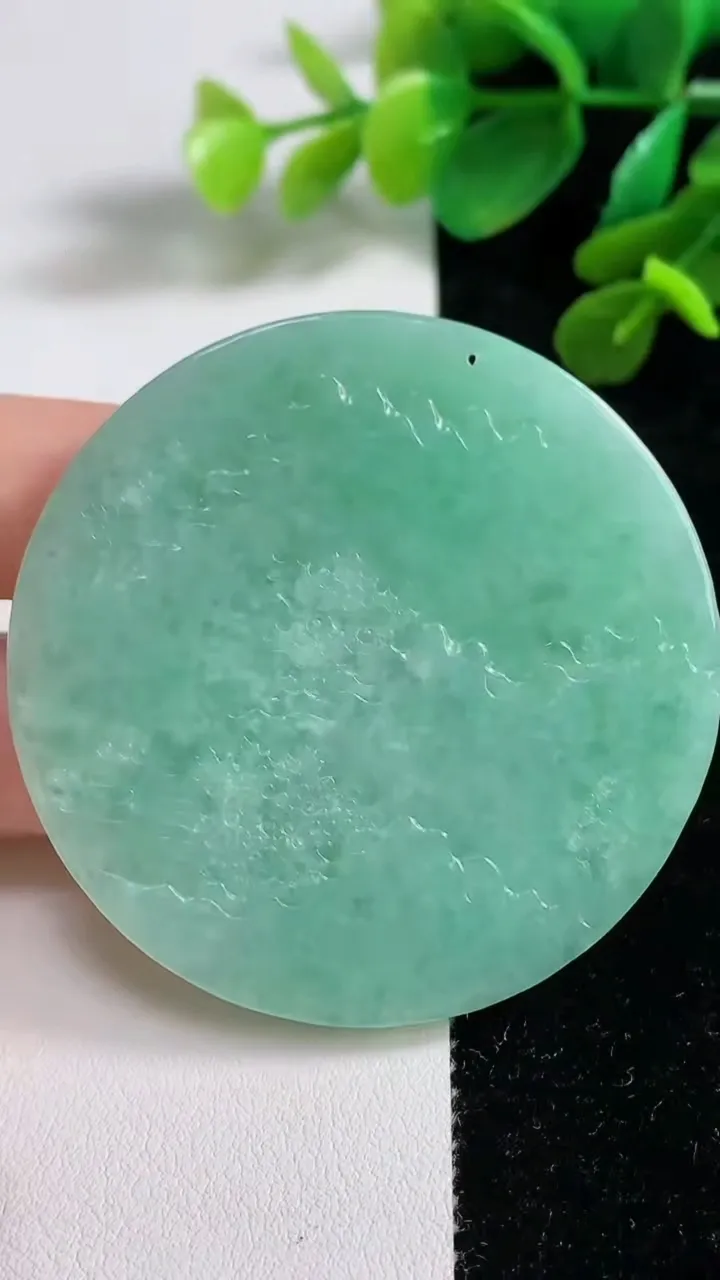 天然A货翡翠山水牌吊坠，尺寸53.5-5.2，重量:34.21g
9月7日