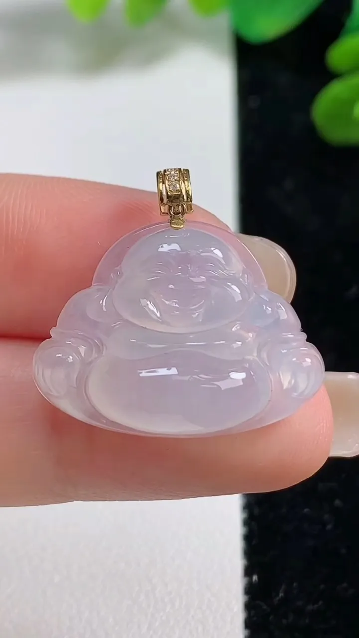 天然A货翡翠种白冰佛公吊坠，尺寸18.8-24.8-6.4，重量:4.57g
9月7日
