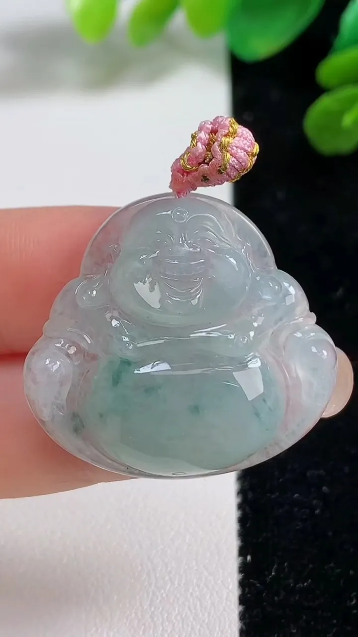 天然A货翡翠冰种飘花佛公吊坠，尺寸28.6-31.4-6，重量:8.26g
9月7日