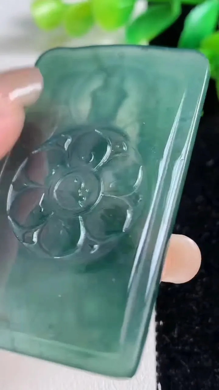 天然A货翡翠蓝水文殊菩萨吊坠，尺寸57-33.6-5.5，重:24.79g
9月7日