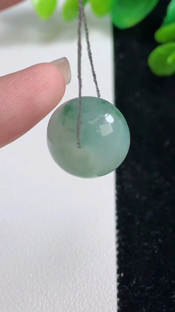 天然A货翡翠冰种飘花路路通吊坠，尺寸15.6-12，重量:5.82g
9月7日