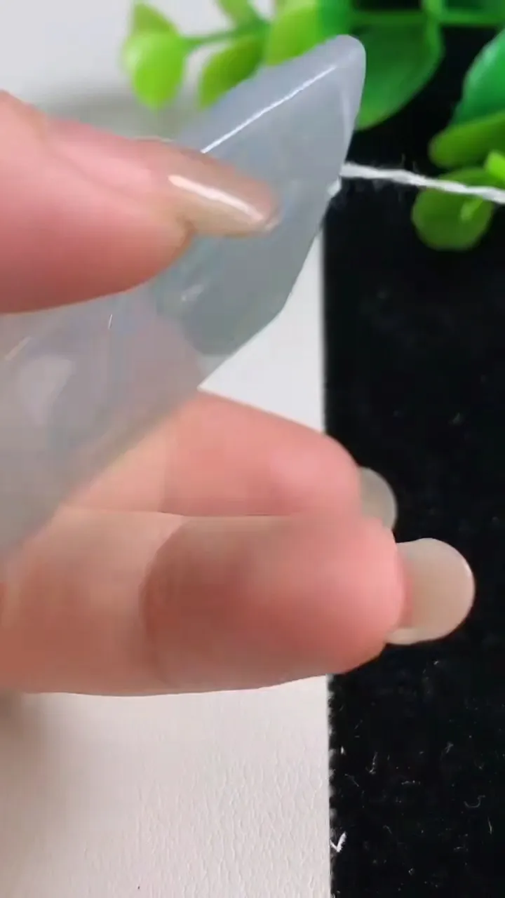 天然A货翡翠种白冰文殊菩萨吊坠，尺寸64.4-43.2-5.4，重量:35.68g
9月7日