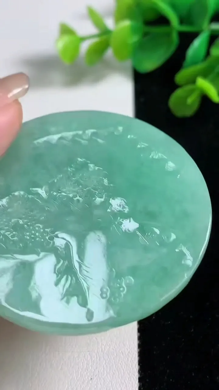 天然A货翡翠山水牌吊坠，尺寸53.5-5.2，重量:34.21g
9月7日