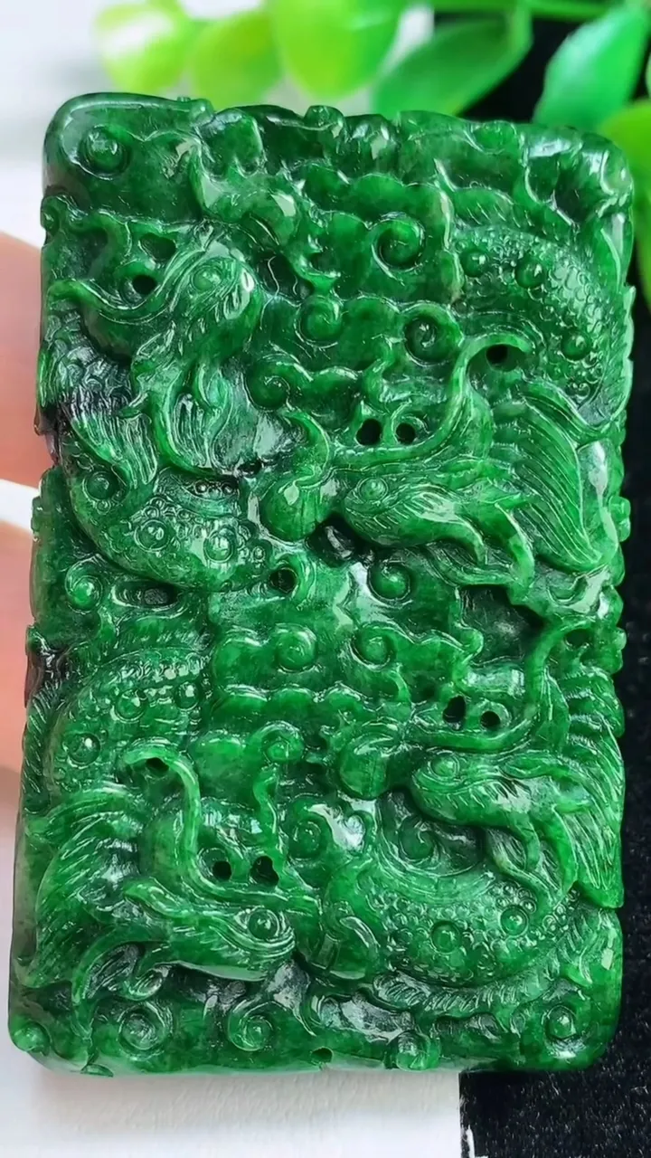 天然A货翡翠飘花大势至观音菩萨吊坠，尺寸49-4.6，重:22.94g
9月7日