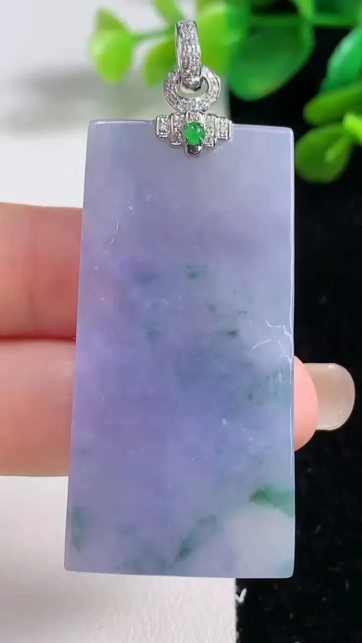 天然A货翡翠种紫罗兰飘花无事牌吊坠，尺寸48-23.7-5.2，重量:21.15g
9月7日