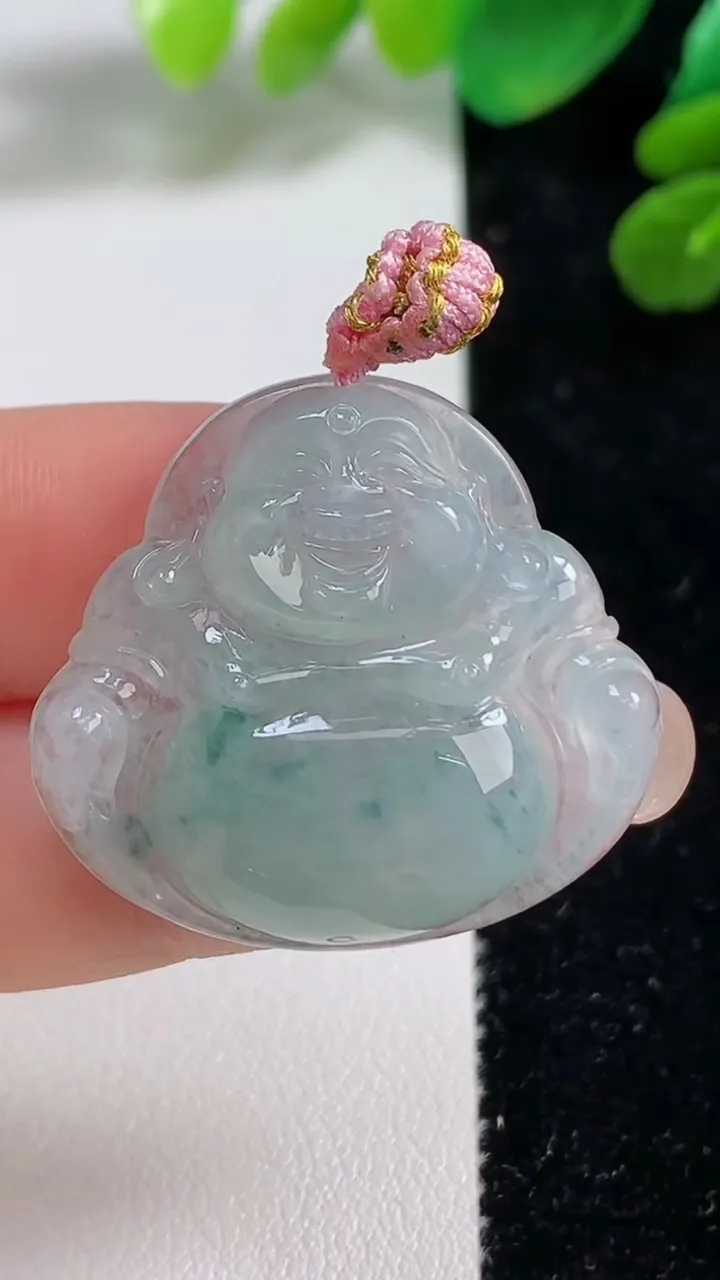 天然A货翡翠冰种飘花佛公吊坠，尺寸28.6-31.4-6，重量:8.26g
9月7日