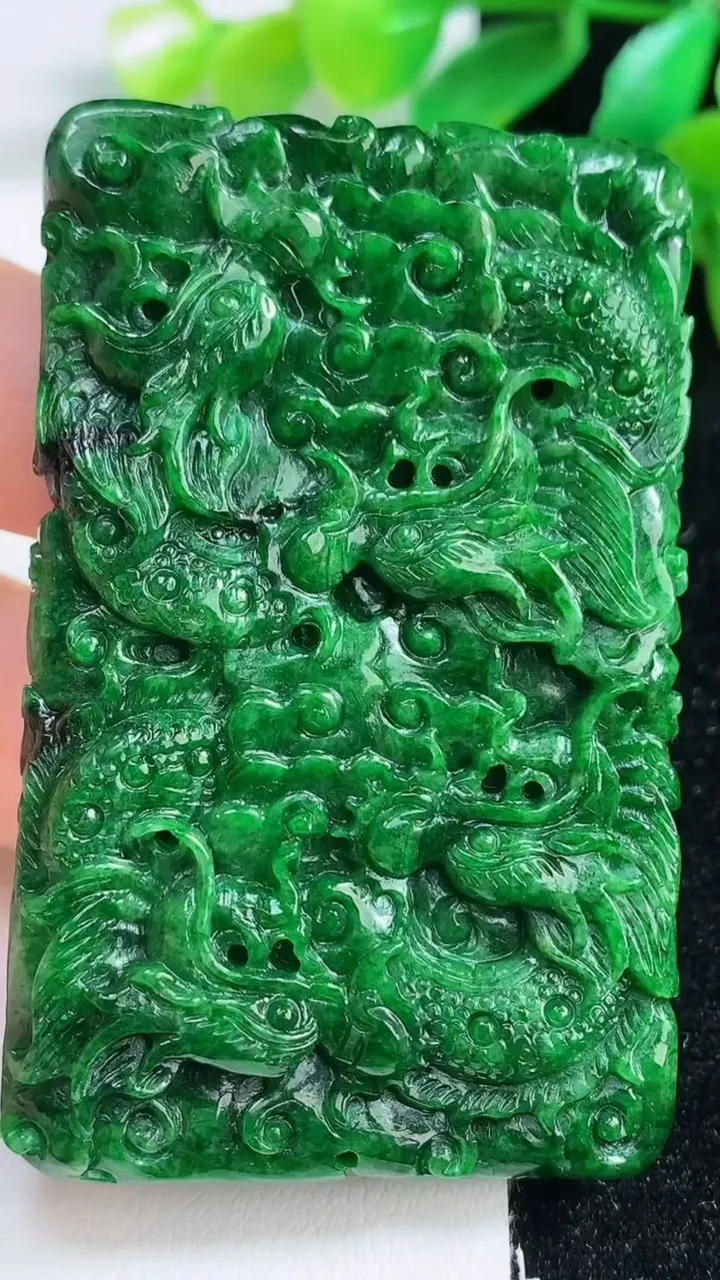 天然A货翡翠飘花大势至观音菩萨吊坠，尺寸49-4.6，重:22.94g
9月7日