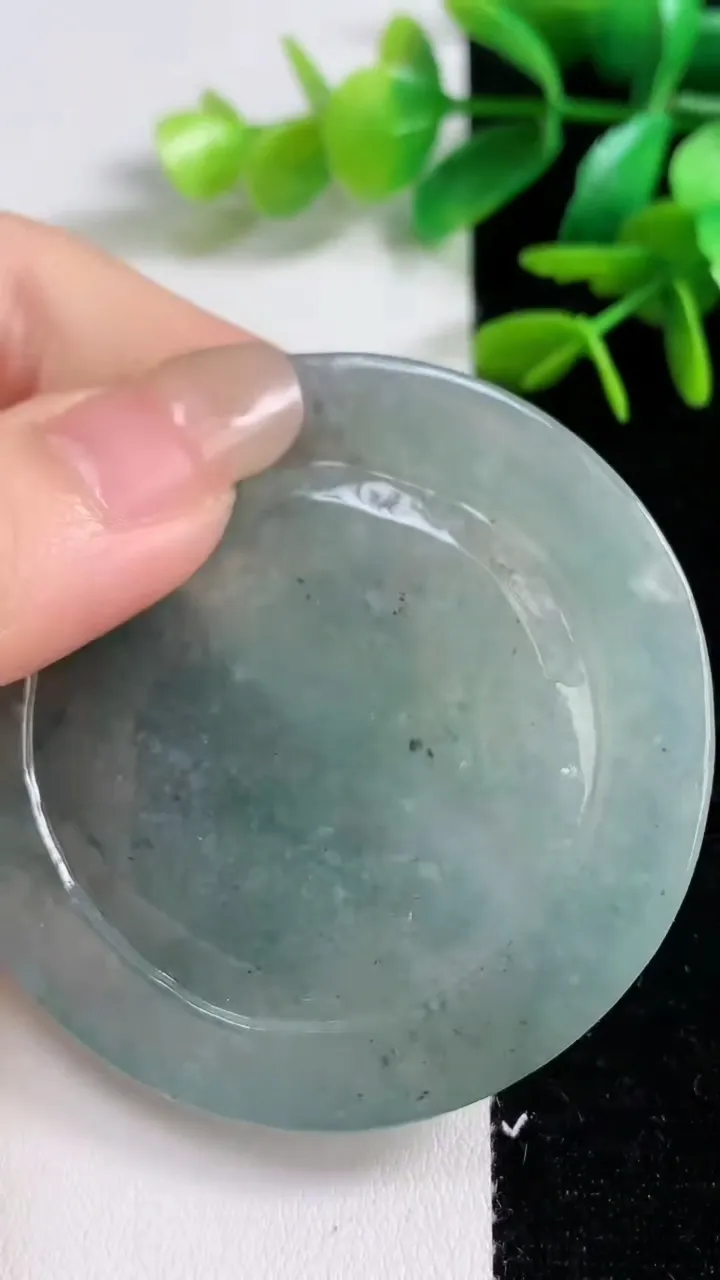 天然A货翡翠乌鸡种大势至观音菩萨吊坠，尺寸55-6.2，重:37.20g
9月7日