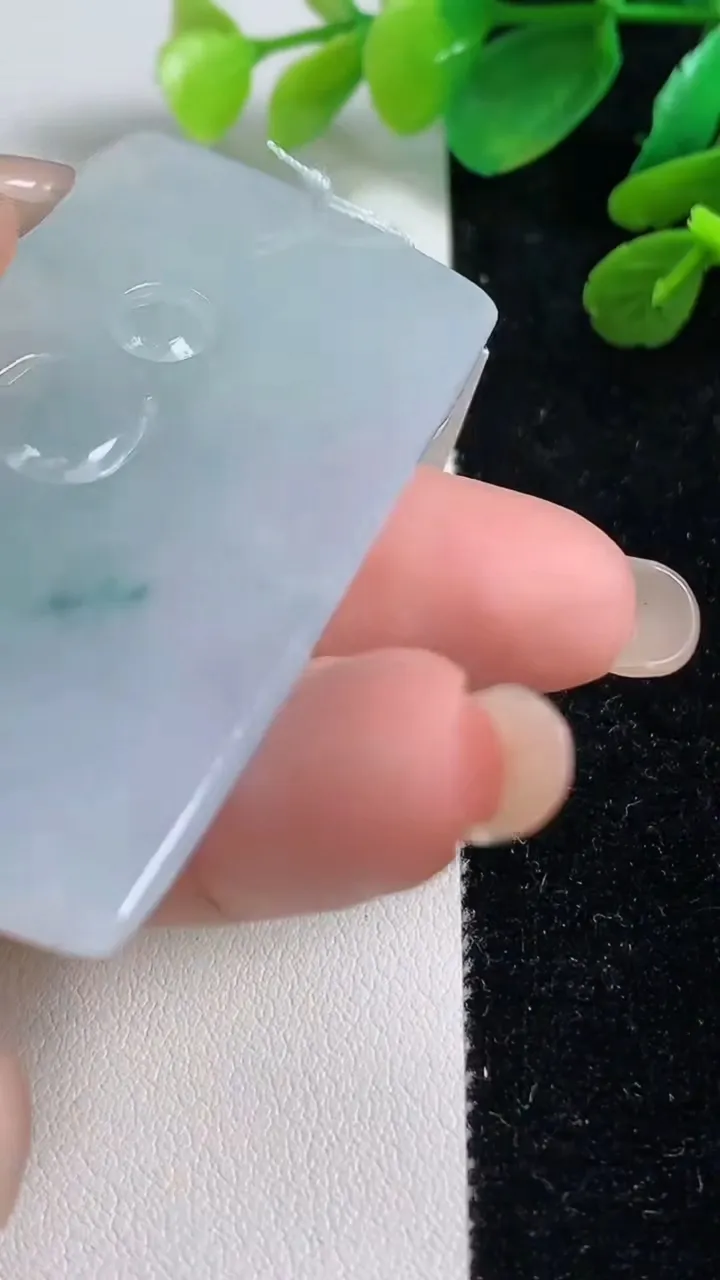 天然A货翡翠冰种飘花大日如来吊坠，尺寸63-38.5-6，重量:34.52g
9月7日
