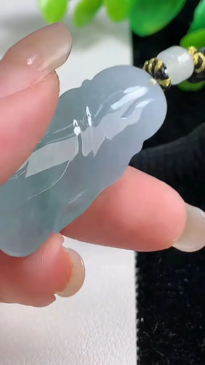 天然A货翡翠冰种飘花财神爷吊坠，尺寸40.6-19-10，重量:16.69g
9月7日