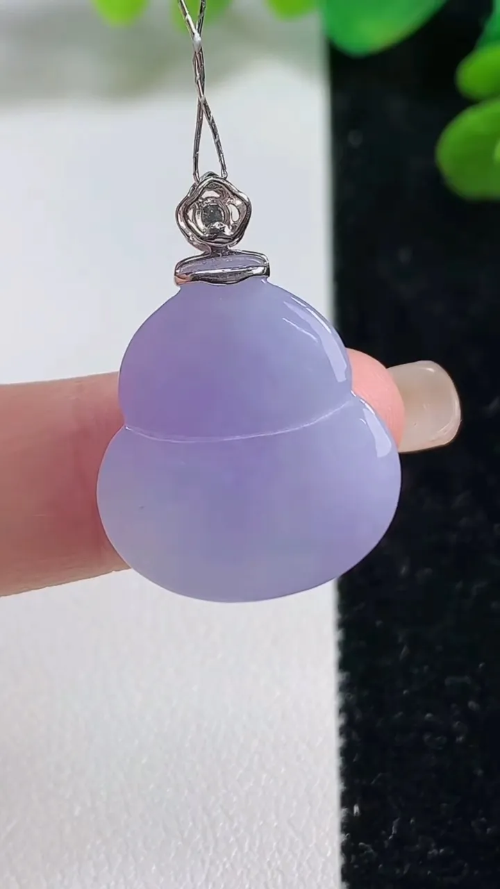 天然A货翡翠18k金紫罗兰葫芦吊坠，尺寸20-18.7-6，重量:5.01g
9月7日