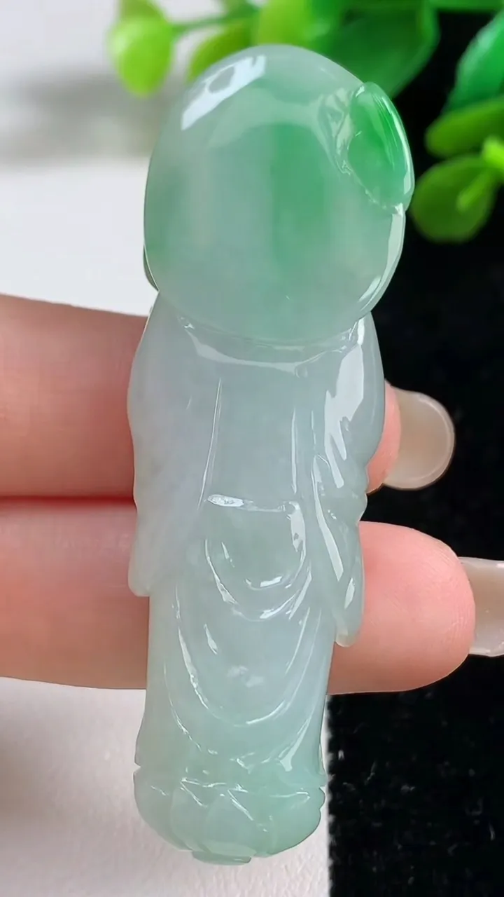 天然A货翡翠阿尼陀佛吊坠，尺寸62-18.8-6.2，重量:20.22g
9月7日