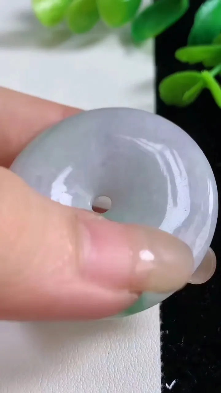 天然A货翡翠春带彩 紫罗兰平安扣吊坠，尺寸41-5.4，重:20.79g
9月7日