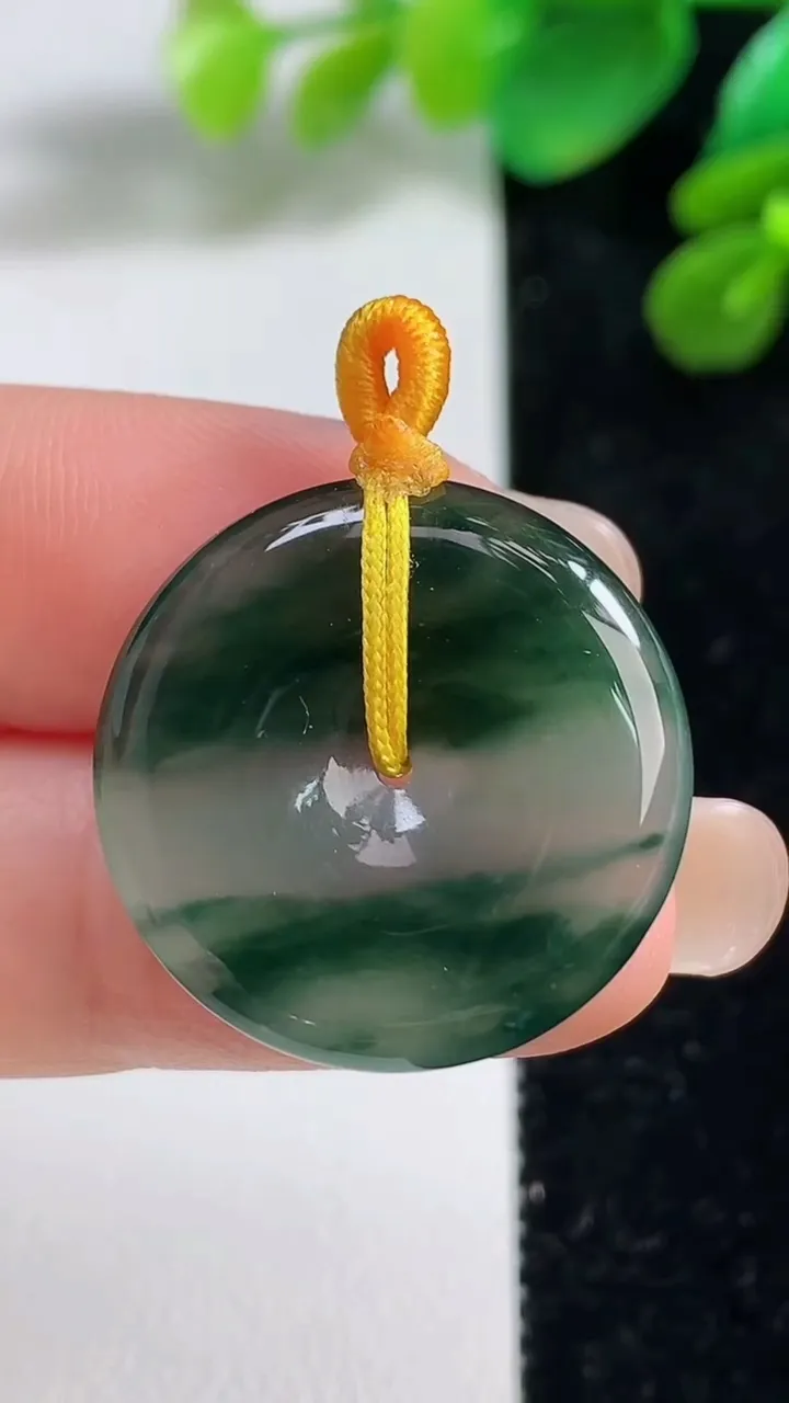 天然A货翡翠冰种飘花平安扣吊坠，尺寸24-4，重量:5.04g
9月7日