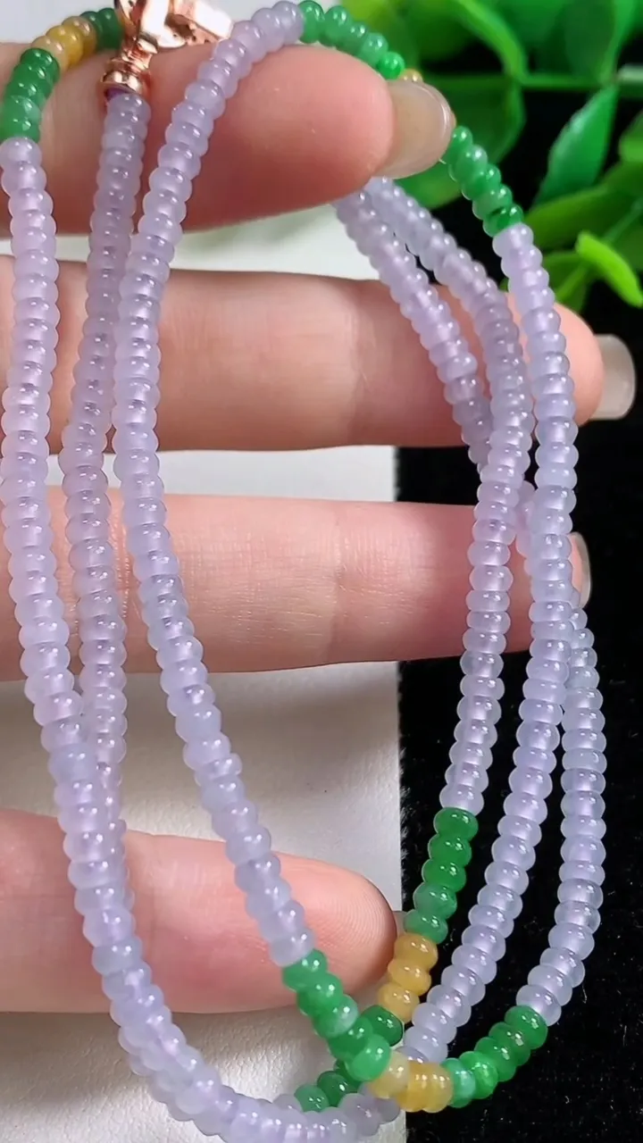 天然A货翡翠种三彩算盘珠项链，尺寸3.5-2-327颗，重量:16.93g9月7日
工厂直销收藏佳品