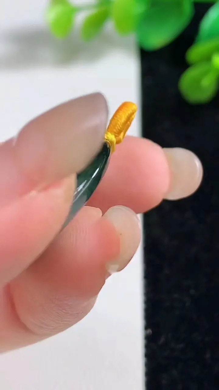 天然A货翡翠冰种飘花平安扣吊坠，尺寸24-4，重量:5.04g
9月7日
