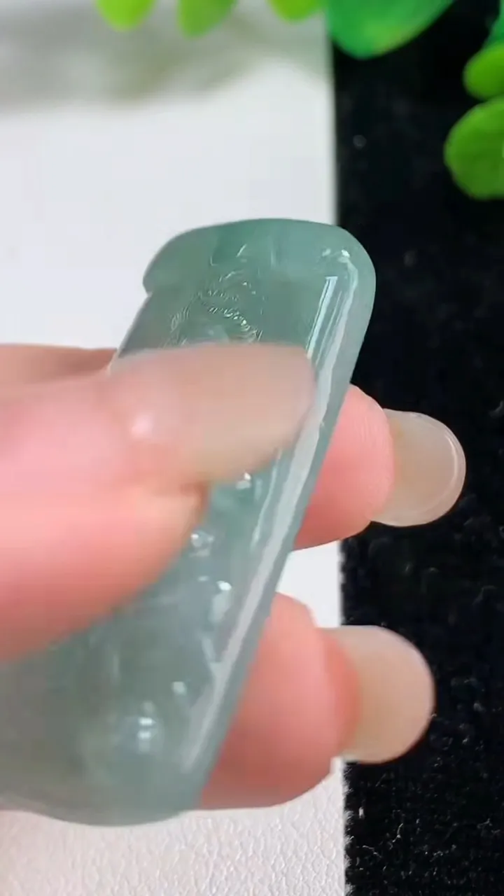 天然A货翡翠普贤菩萨吊坠，尺寸42.3-25-5.6，重量:12.62g
9月7日