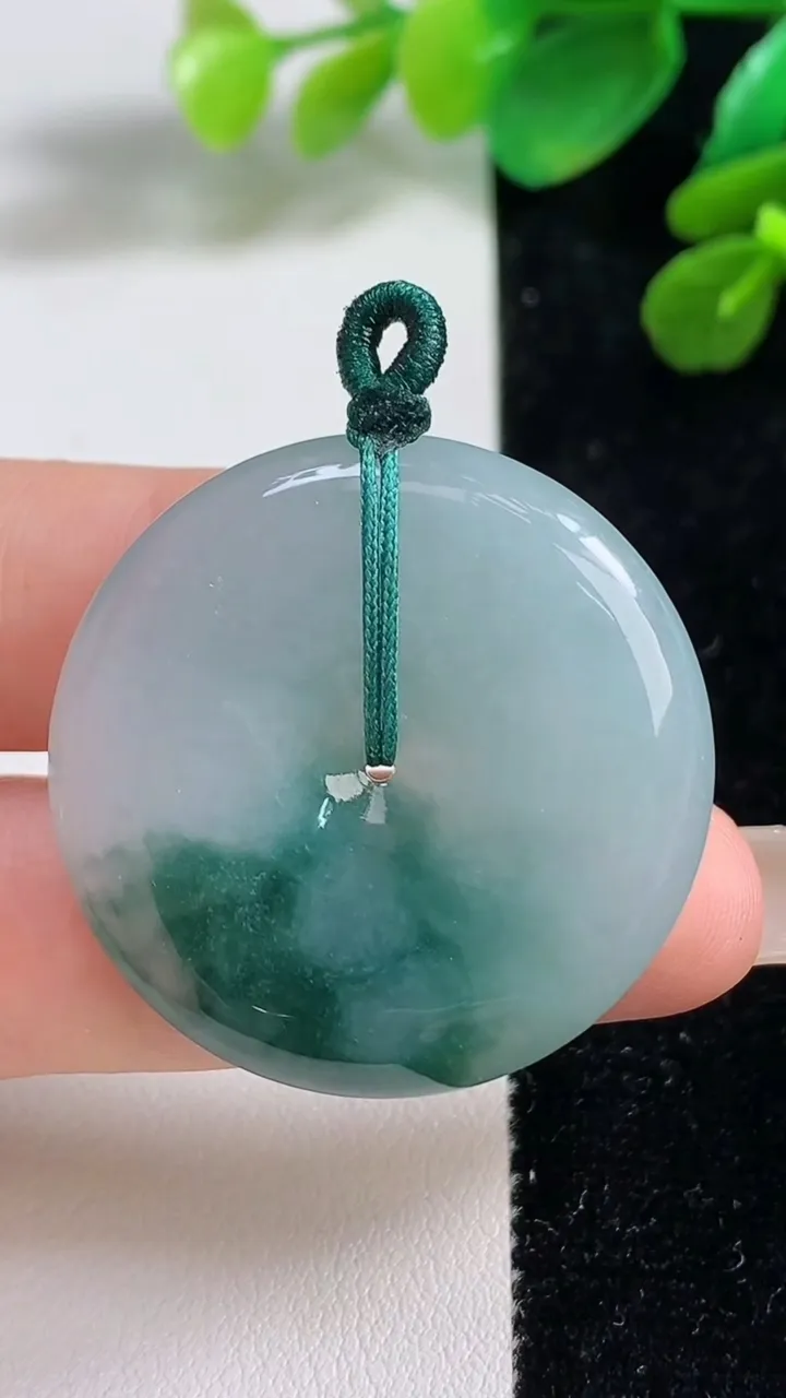 天然A货翡翠飘花平安扣吊坠，尺寸34.2-5.5，重量:14.86g
9月7日