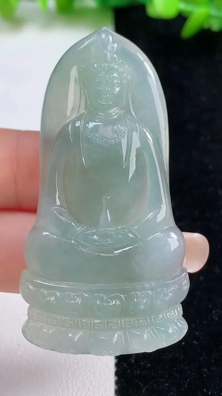 天然A货翡翠观音菩萨吊坠，尺寸59.2-30.7-5.3，重量:19.72g
9月8日