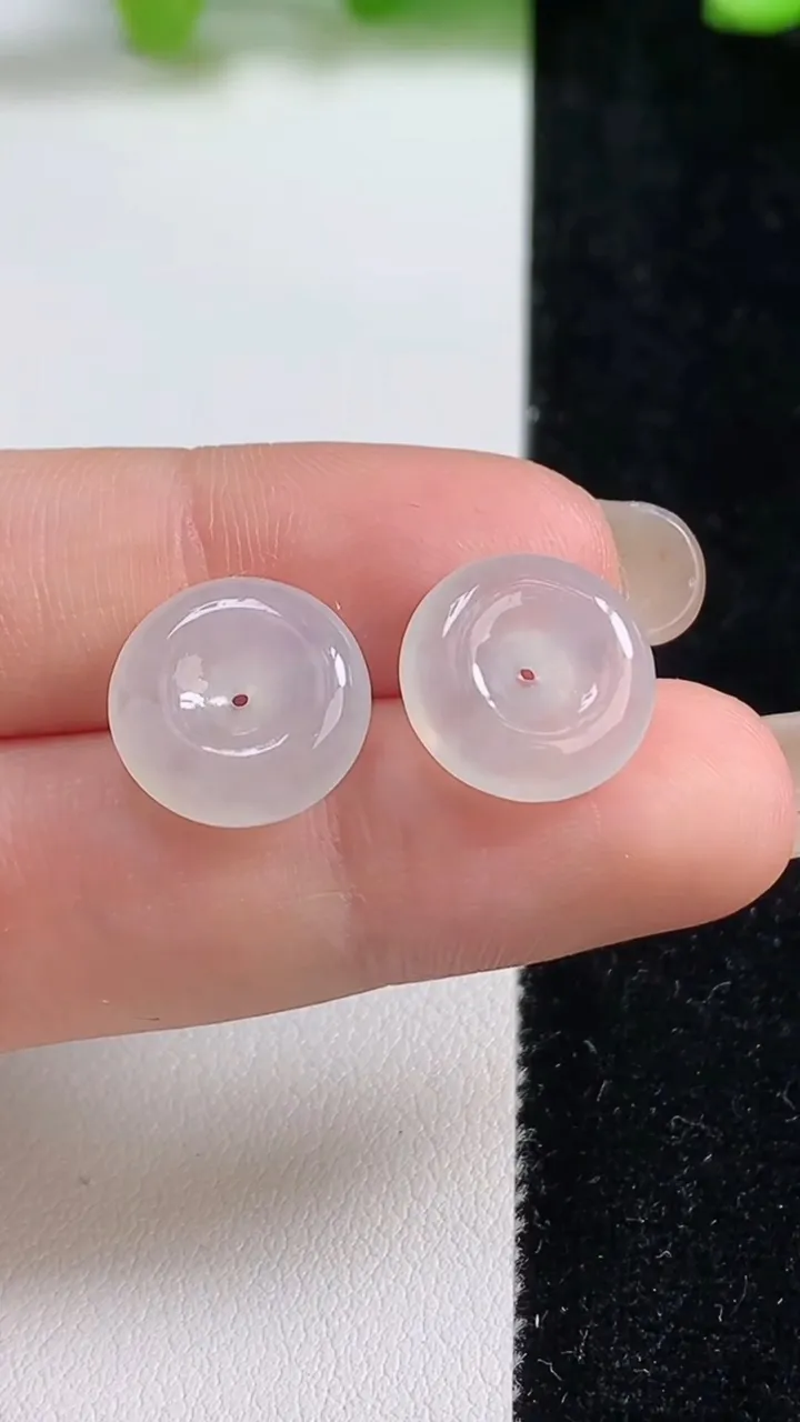 天然A货翡翠平安扣吊坠一对，尺寸13-4.6，重量:3.12g
9月8日