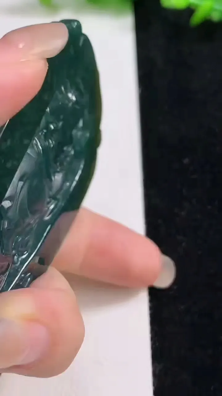 天然A货翡翠蓝水双彩虚空藏观音菩萨吊坠，尺寸80-43-9.3，重:64.21g
9月8日