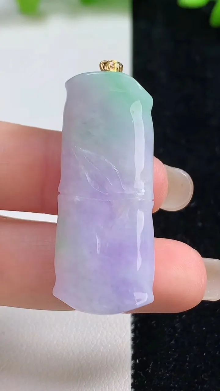 天然A货翡翠18k金春带彩紫罗兰节节高升 竹节吊坠，尺寸41.8-16-7，重量:12.41g
9月8日
