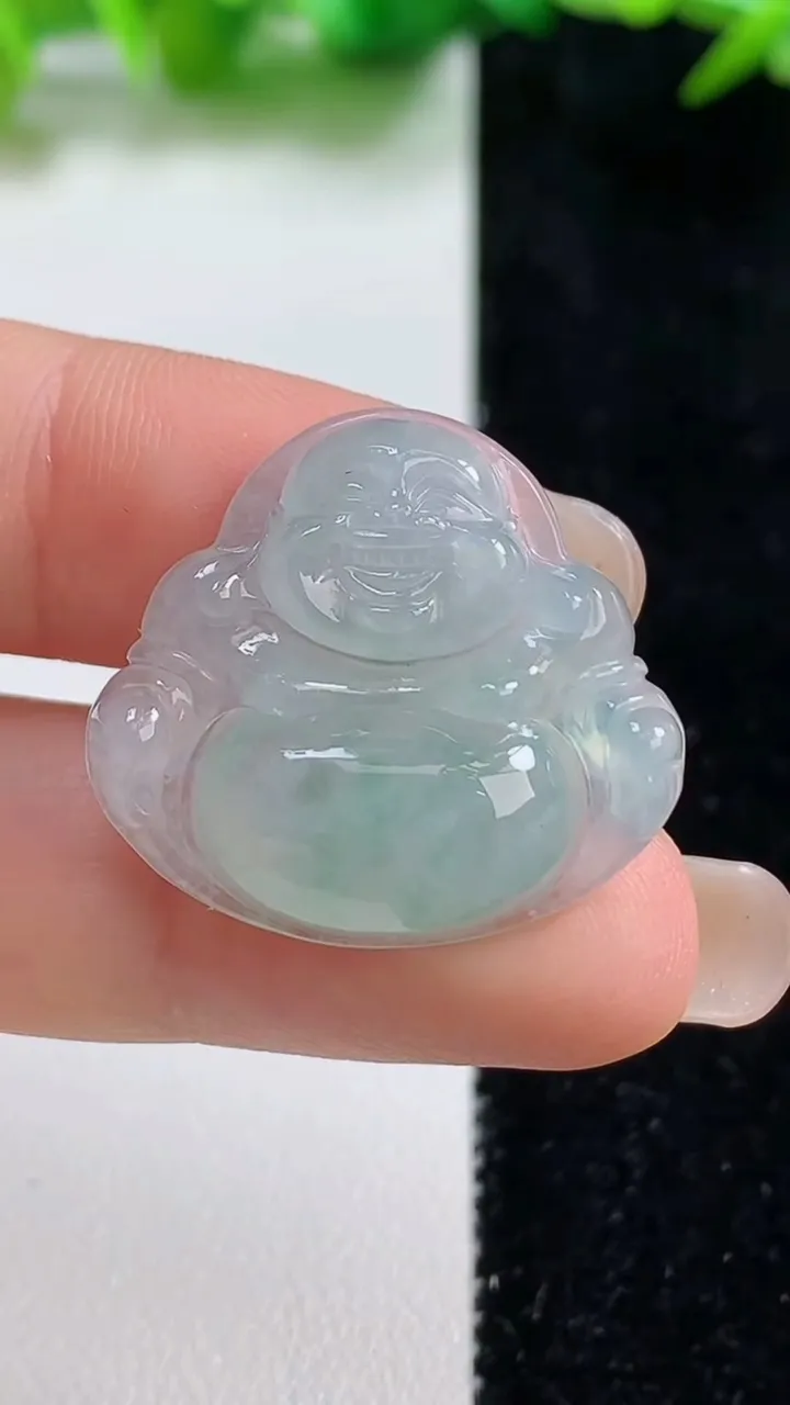 天然A货翡翠佛公吊坠，尺寸24.2-26.8-6，重量:5.52g
9月8日