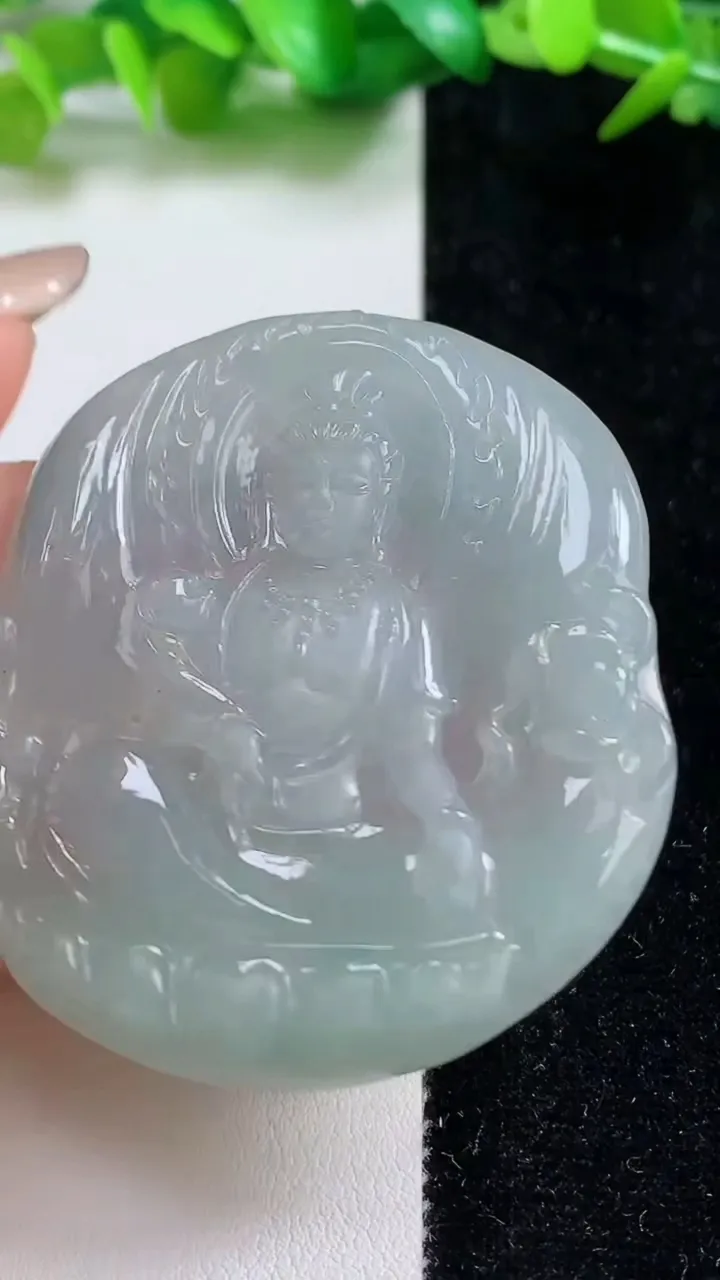 天然A货翡翠大势至观音菩萨吊坠，尺寸55.4-50.4-5，重量:29.48g
9月8日