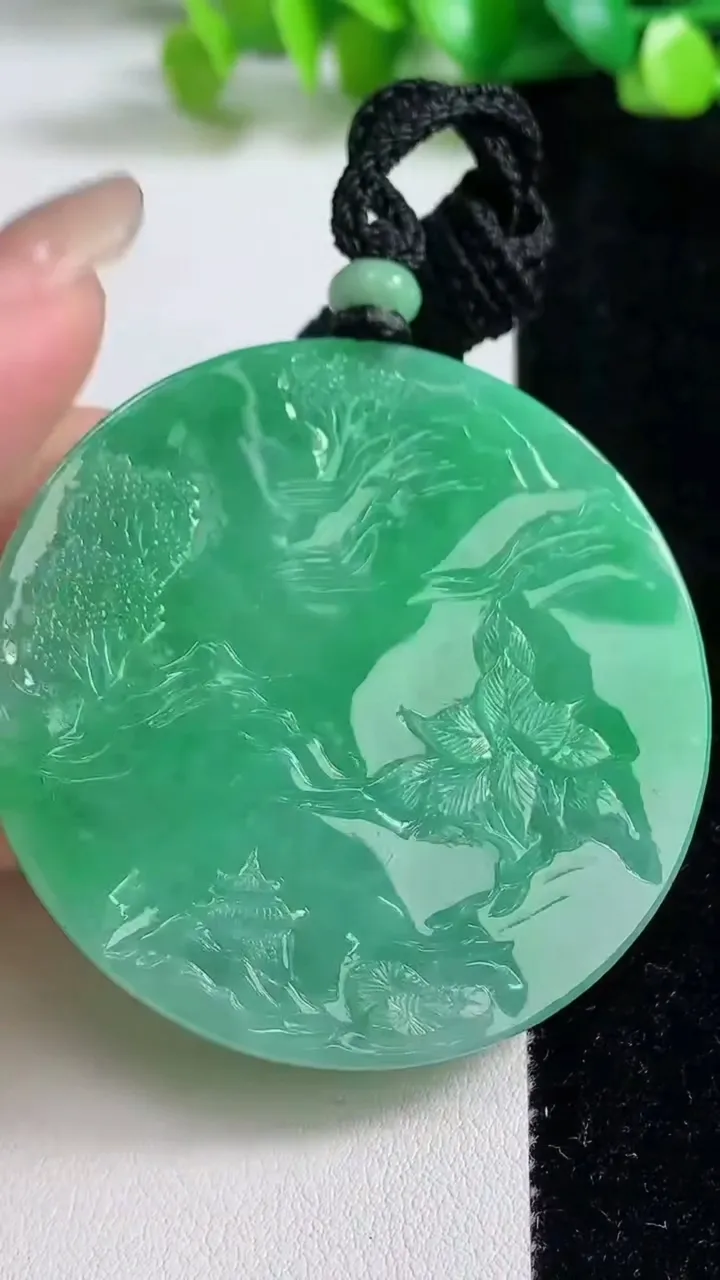 天然A货翡翠山水牌吊坠，尺寸55-5.4，重量:40.17g
9月8日