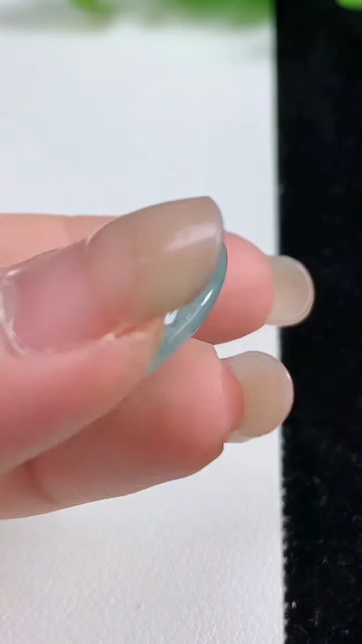 天然A货翡翠冰种飘花平安扣吊坠，尺寸26-4.7，重量:7.12g
9月8日
