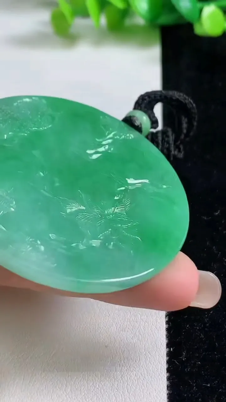 天然A货翡翠山水牌吊坠，尺寸55-5.4，重量:40.17g
9月8日